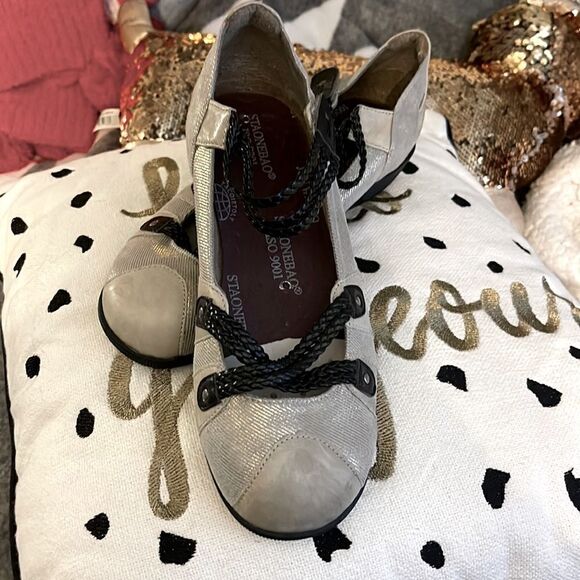 GRAVITY DEFYER COMFORT MARY JANE FLATS NWOT CREAM GOLD BLACK VELCRO orthotic 8M - Picture 1 of 13